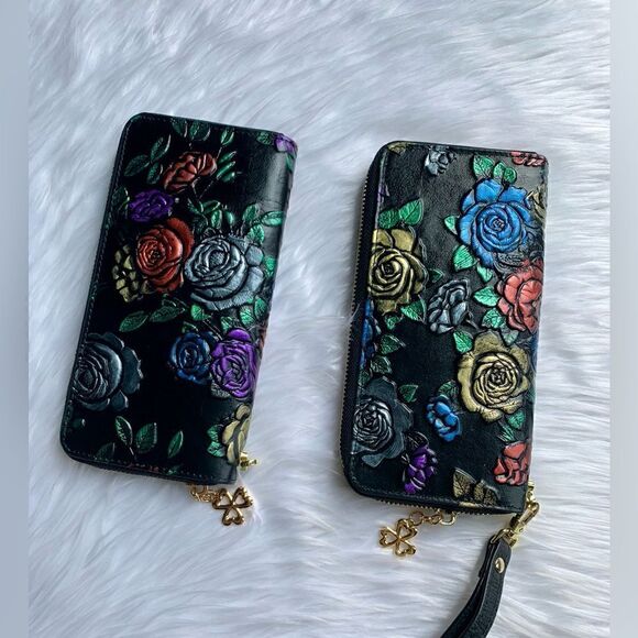 Handmade Genuine Leather Floral Embossed Accordion Wallet/ Wristlet - Picture 2 of 13